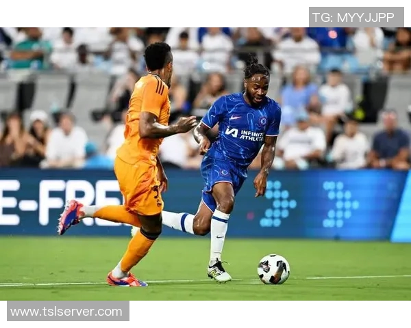 切尔西更衣室风波升级斯特林与恩佐训练场激烈对峙引发关注 切尔西更衣室风波升级斯特林与恩佐训练场激烈对峙引发关注