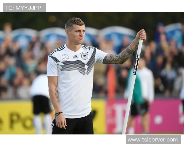 克罗斯：从中场大师到足球战术革新的引领者之路